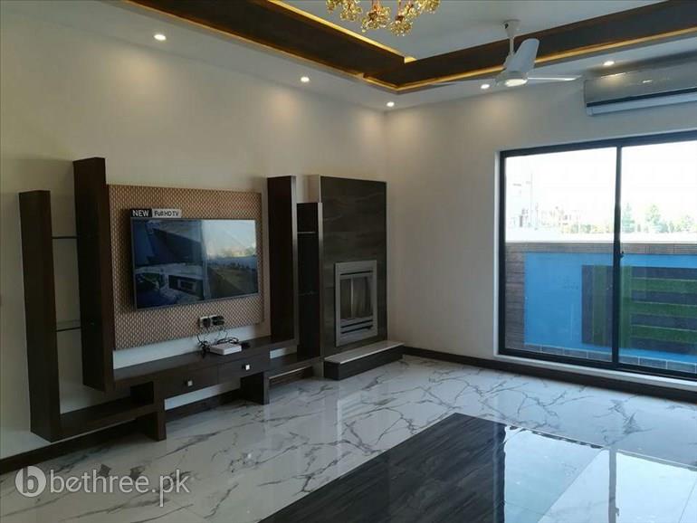 2 KANAL HOUSE FOR RENT IN PHASE 1