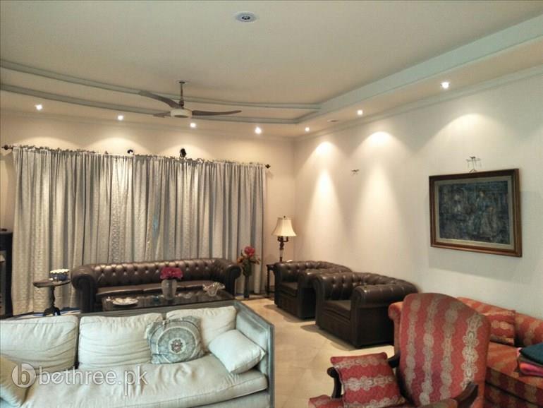 1 KANAAL BEAUTIFUL HUSE FOR SALE IN DHA PHASE 4