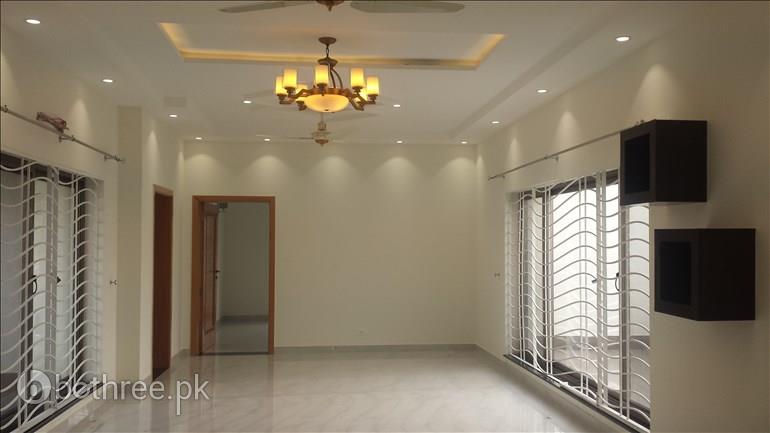 1 kanal brand new house for rent in phase 6