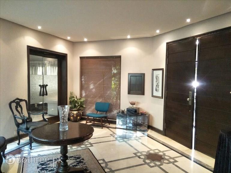 1 KANAL HOUSE FOR SALE IN DHA PHASE 4 NICE LOCATION 